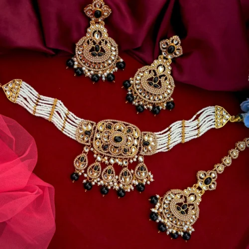 Nemisha Kundan Choker Set - Black