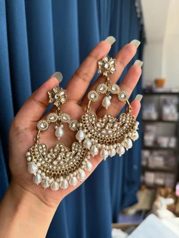 Shabika Minimal Premium Chandbali