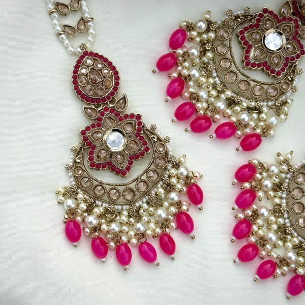 Earrings, Earring wit teeka, Mangteeka, Jhumka, Kundan Earrings, Kundan jewellery