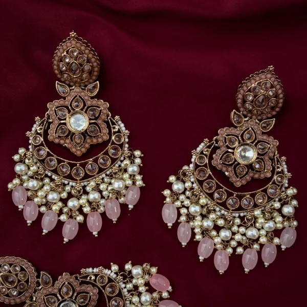 Earrings, Earring wit teeka, Mangteeka, Jhumka, Kundan Earrings, Kundan jewellery